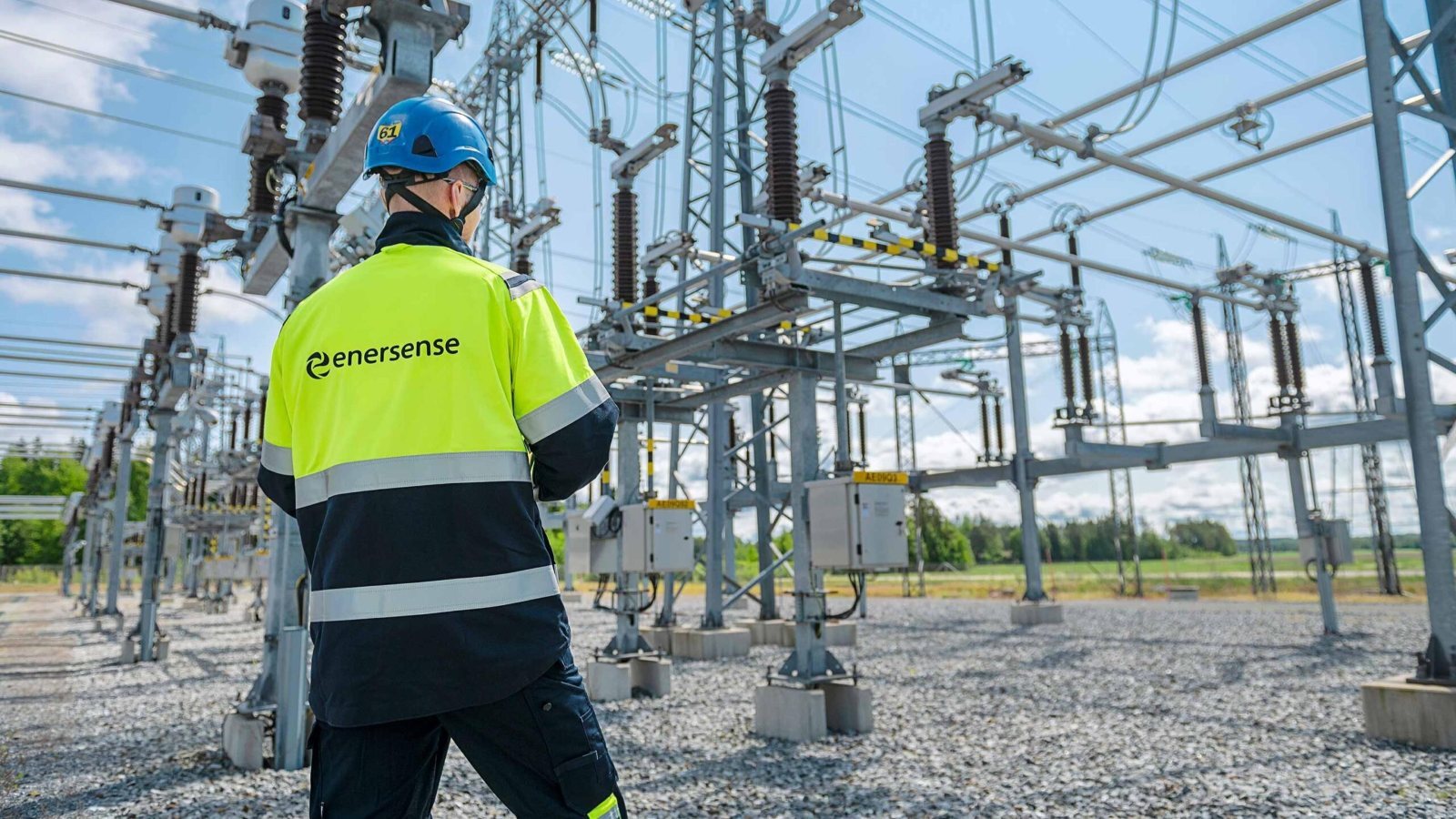 Enersense tiedote web Enersense toimii energia- ja tietoliikenneinfrastruktuurin elinkaarikumppanina Pohjoismaissa ja Baltiassa sekä mahdollistaa puhtaan siirtymän hankkeita yhteiskunnan kriittisessä infrastruktuurissa. Kuva: Enersense