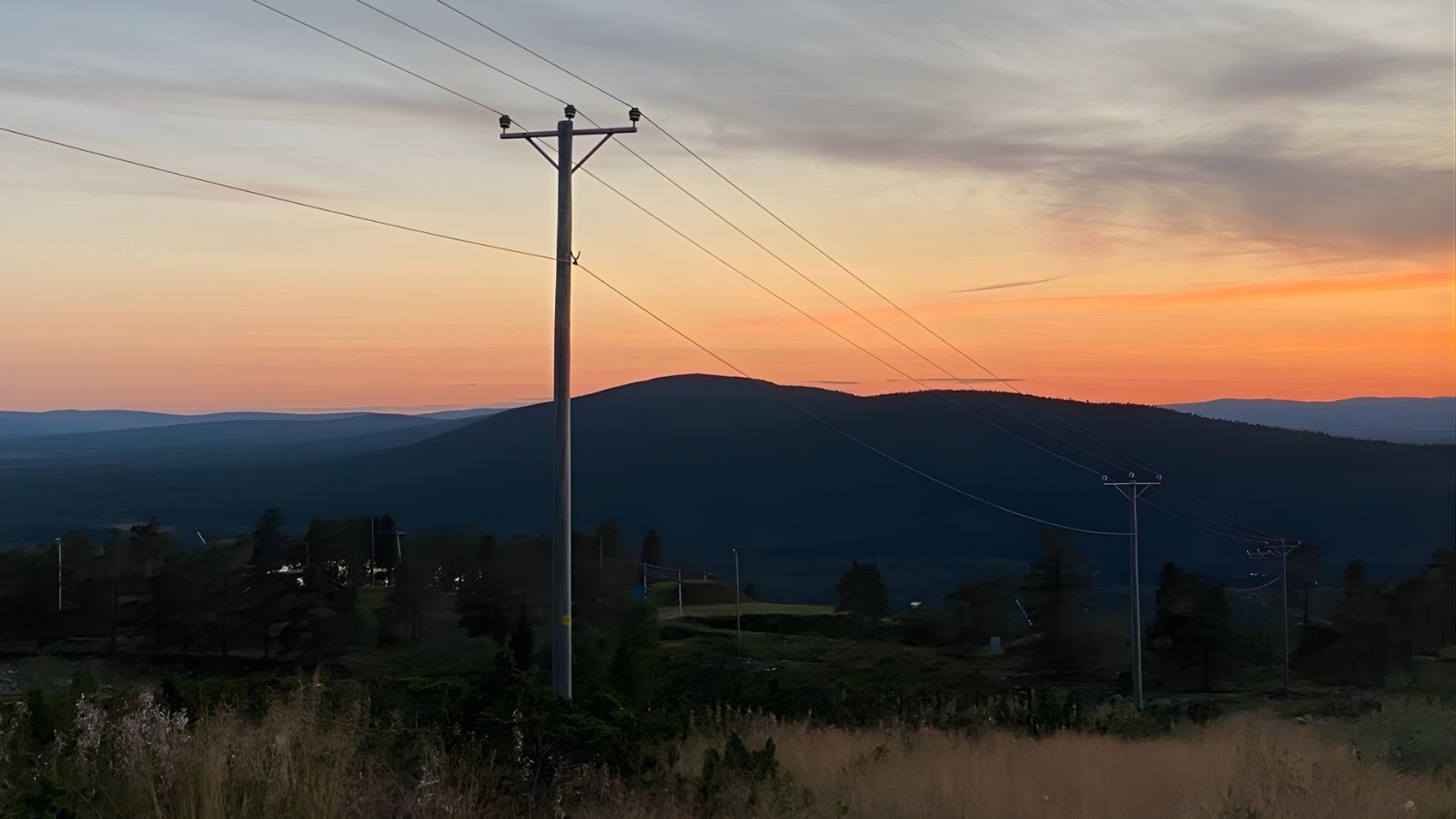 Rovakaira's electrical network in Lapland Rovakaira secures electricity distribution in the Arctic conditions of Lapland, serving more than 30,000 customers across its three operating areas.