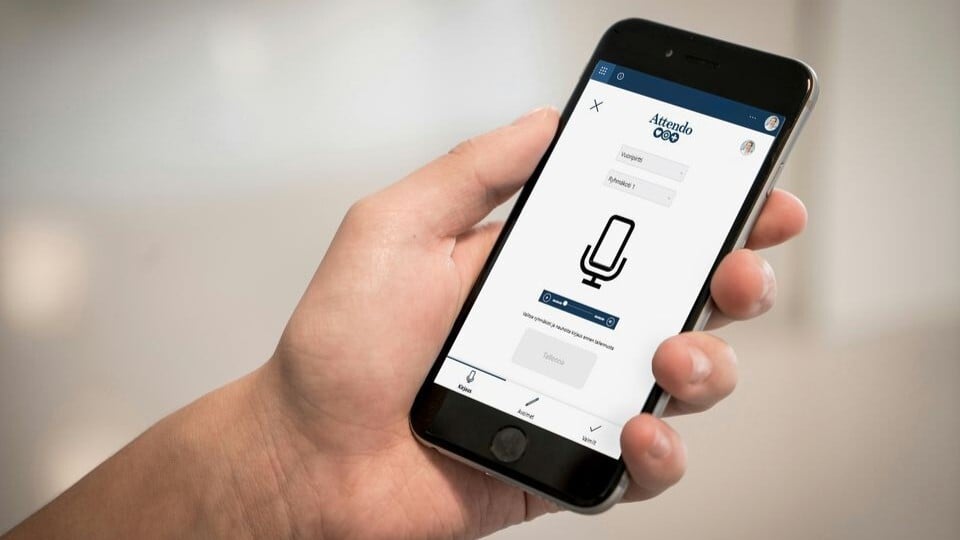 Tiedote TTL Tutkimushanke Efima on suunnitellut Attendon hoivakoteihin tekoälyratkaisun, joka mahdollistaa hoivatyössä tehtävien kirjausten tekemisen suullisesti vapauttaen näin hoitajien aikaa asukkaiden kohtaamiseen. Kuva: Attendo