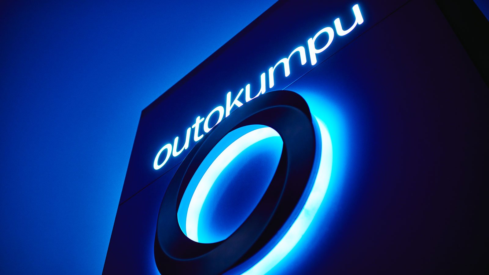 Outokumpu sign outside a building Outokumpu is a global sustainability leader in its industry, known for its stainless steel. Photo: Outokumpu.