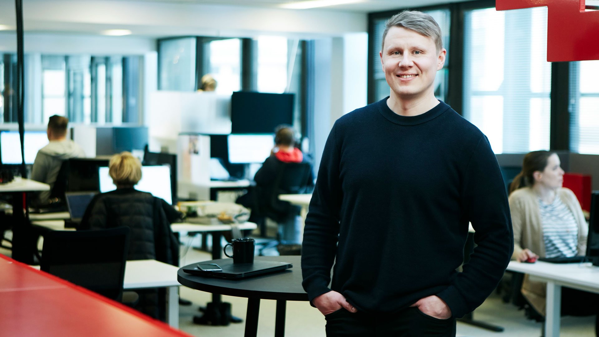 Pekka Nöyränen Efiman toimistolla Kun Pekka halusi kehittyä urallaan haluamaansa suuntaan, hän sai välittömästi tukea pyrkimyksilleen.